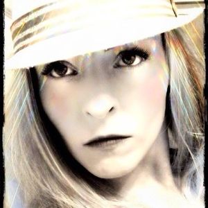 Meet your Posher, Lenaeya